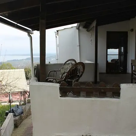 Traditional House With Great View Lägenhet Chlomos