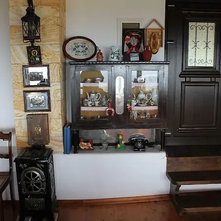 Traditional House With Great View * Chlomos