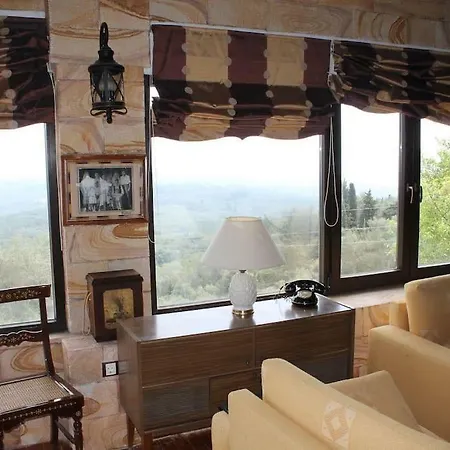 Traditional House With Great View *