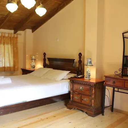 Traditional House With Great View Chlomos